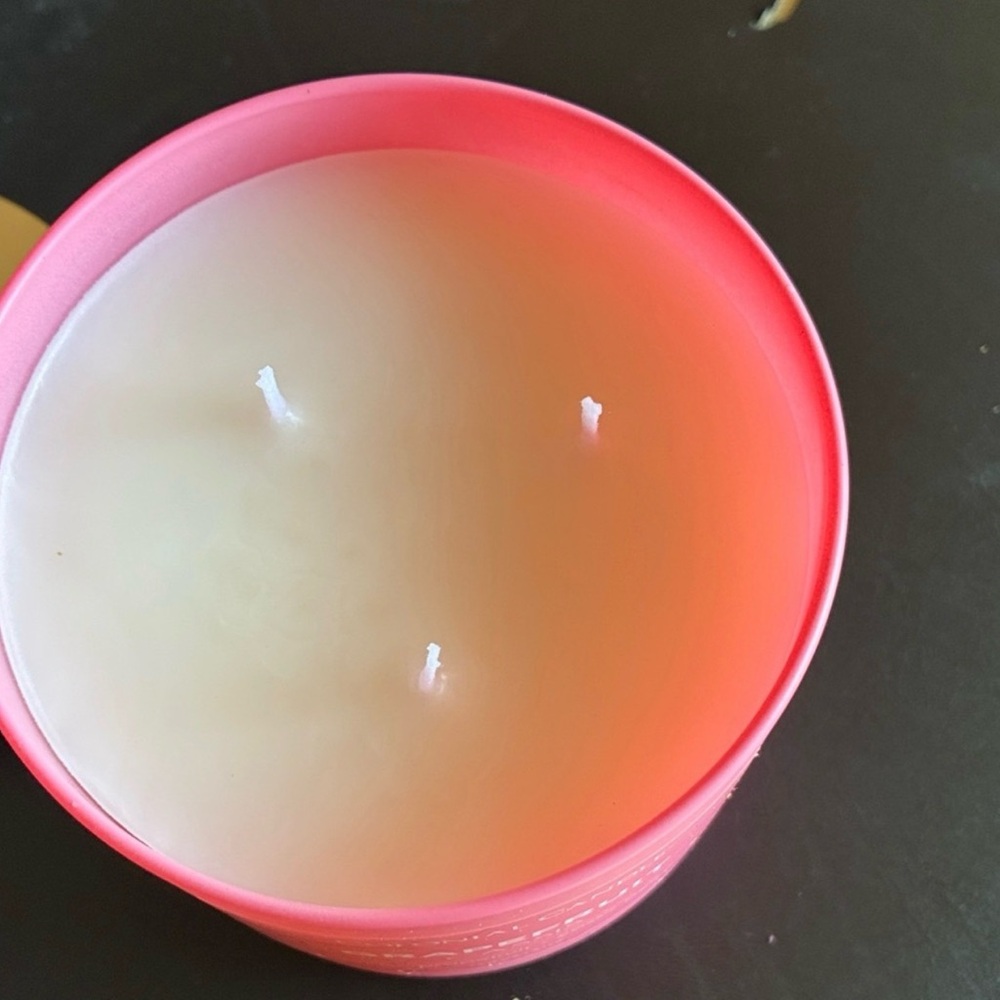 Grapefruit Cassis Pink Candle - Picture 2 of 3